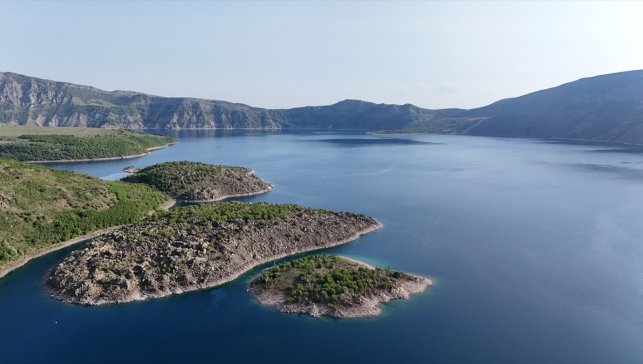 Nemrut Kalderası eşsiz güzellikleriyle ziyaretçilerini ağırlıyor