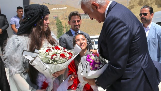 Kültür ve Turizm Bakanı Ersoy, Hakkari'de kütüphane açılışında konuştu: