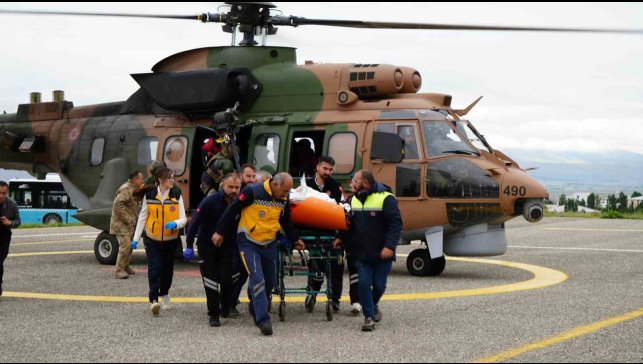 Düşen uçakta ağır yaralanan kadın yolcu, helikopter ile Erzurum'a getirildi