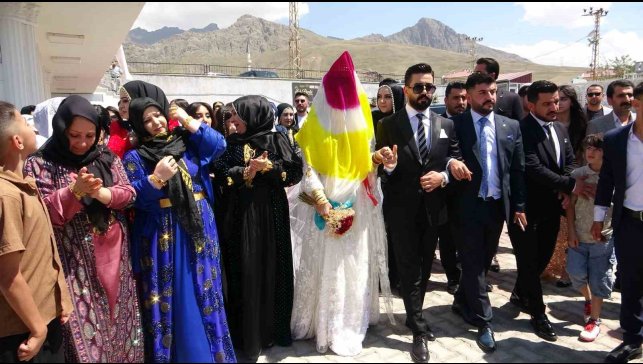 Mahmedpiran Aşireti'nden örnek takı töreni