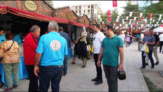 Van'da "İşyurtları Ürün ve El Sanatları Fuarı'nı 100 bin kişi ziyaret etti