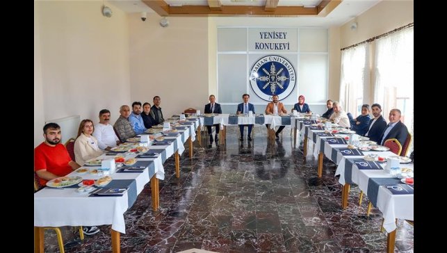 Rektör Emiroğlu, bölgenin sosyal, kültürel ve ekonomik dokusuna uygun çözümler üretmek istiyoruz