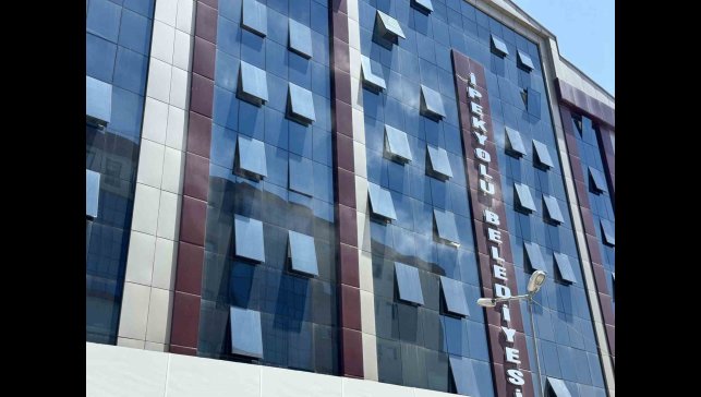 İpekyolu Belediye binasındaki yangını işten çıkarılan işçiler fark etti