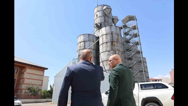 Vali Koç, Ağrı'da kurum ziyaretlerinde bulundu