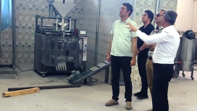 Fırat Kalkınma Ajansı personelleri, leblebi üretim, badem kırma ve paketleme tesisini inceledi