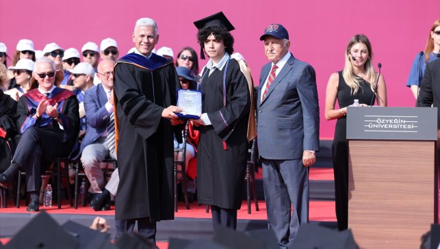 Özyeğin Üniversitesi 14. mezuniyet törenini gerçekleştirdi