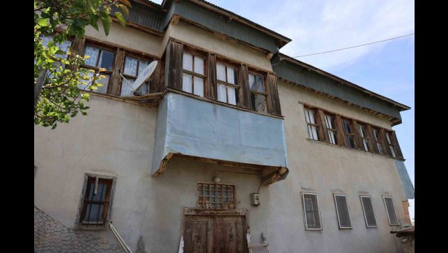 Elazığ'daki 'Kırk kapılı konak' tarihe ışık tutmaya devam ediyor