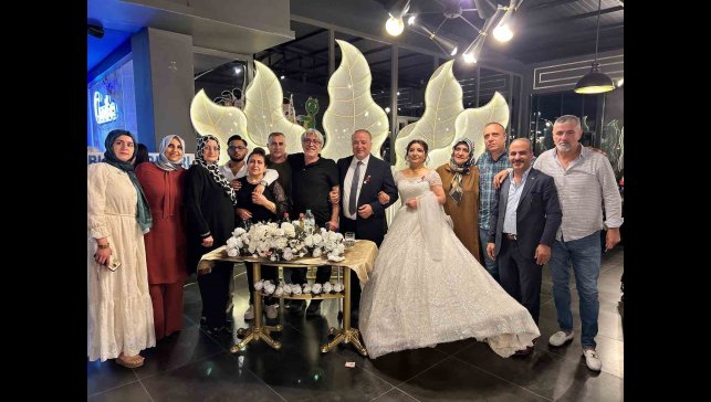 Liseli sınıf arkadaşları 34 yıl sonra karşılaştı, görüşme düğünle sonuçlandı