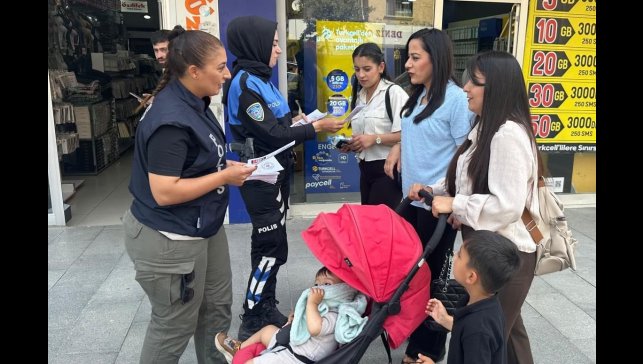 Hakkari polisi vatandaşları bilgilendirmeye devam ediyor