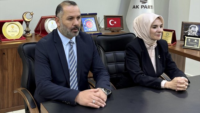 Aile ve Sosyal Hizmetler Bakanı Göktaş, Ardahan'da aşure dağıttı