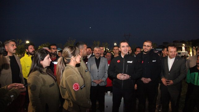 Bitlis Valisi Karakaya Ahlat'ta düzenlenen AFAD kampını ziyaret etti