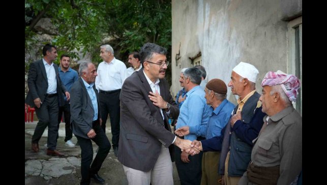 Vali Çelik, Şemdinli'ye bağlı köylerde yol çalışmalarını inceledi