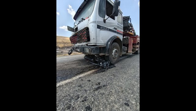 Bitlis'te ablasının düğün konvoyunda vinçle çarpışan motosikletin sürücüsü öldü