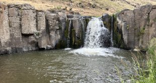 Diyadin'in Yıldızlı Şelalesi doğaseverlerin ilgisini çekiyor