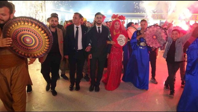 Aşiret düğününde damada 7 buçuk milyon, geline 1 buçuk kilo altın takıldı