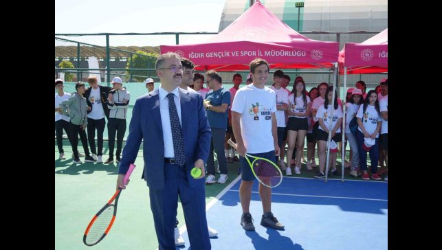 Iğdır'da 5. Kayısı Cup Tenis Turnuvası heyecanı başladı