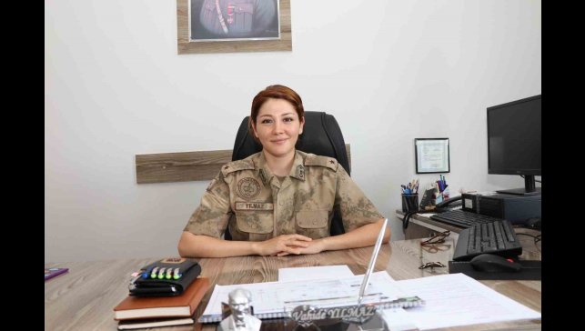 Olur İlçesine İlk Kadın Komutan; Teğmen Vahide Yılmaz Göreve Başladı