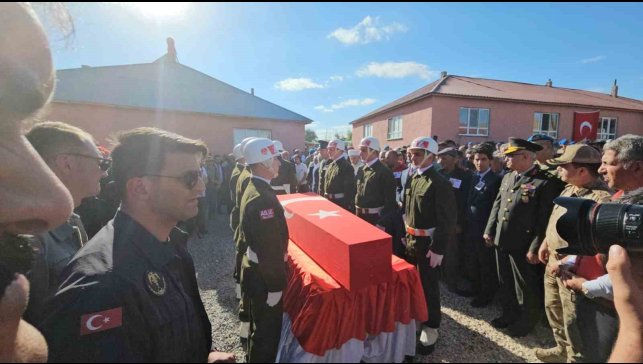 Şehit Mahsun Yeşildemir gözyaşları arasında son yolculuğuna uğurlandı