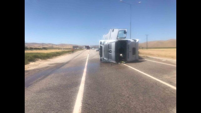 Malatya'da tanker devrildi: 1 kişi yaralandı