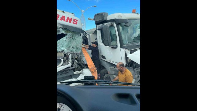 Van'da tır kamyona arkadan çarptı: 1 yaralı