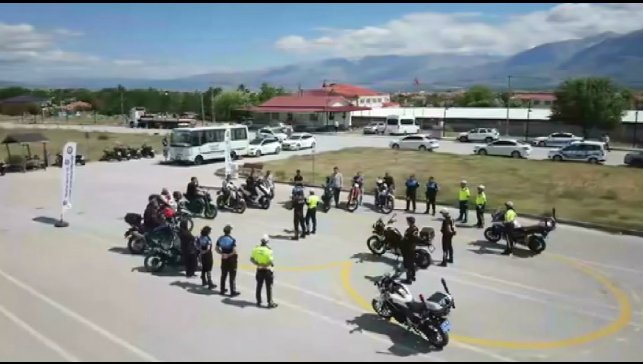 Erzincan'da motosiklet sürücülerine güvenli sürüş eğitimi verildi