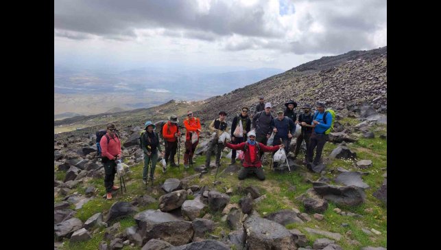 Ağrı Dağı zirvesinde çevre temizliği seferberliği