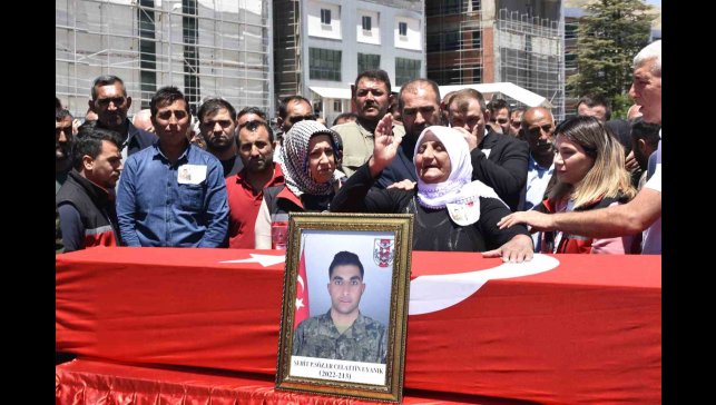 Pençe-Kilit şehidi son yolculuğuna uğurlandı