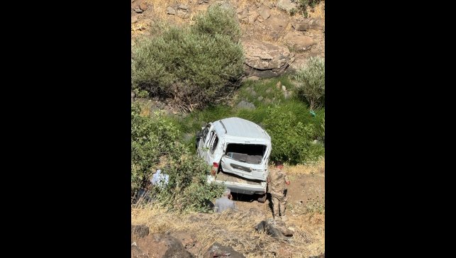 Elazığ'da şarampole devrilen hafif ticari aracın sürücüsü öldü