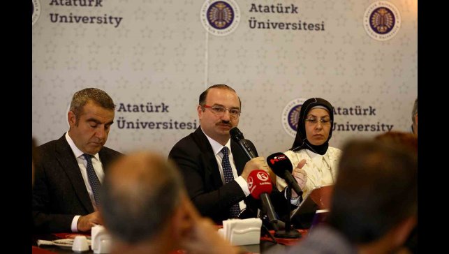 Rektör Hacımüftüoğlu, basınla buluştu