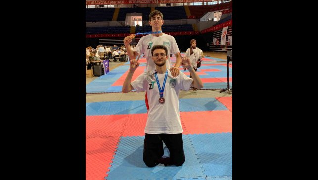 İki kardeş iki büyük başarı