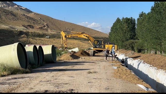 Yüksekova'nın tarımı için boru döşeme çalışmaları sürüyor