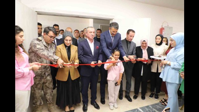 Hakkari'de 1940 ve 1960'lara ait gelinlikler sergilendi