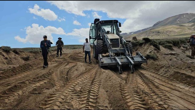 Aydınlar Belediyesinden dağcılar için Süphan Dağı'nda yol çalışması