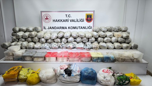 Hakkari'de 121 kilogram uyuşturucu ele geçirildi