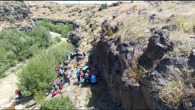Van'da düşmeye bağlı yaralanan vatandaşları kurtarma tatbikatı