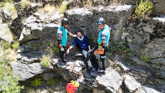 Van'da "helikopter kazasında arama kurtarma tatbikatı" yapıldı