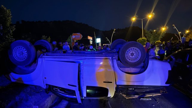 Tunceli'de hafif ticari araç ile otomobil çarpıştı, 1 kişi yaralandı
