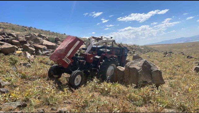 Bulanık'ta traktör uçuruma yuvarlandı: 1'i ağır 3 yaralı