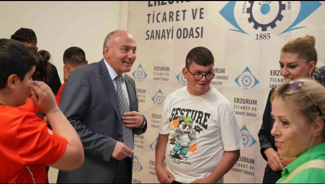 Başkan Özakalın özel sporcular ve aileleriyle buluştu