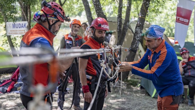 AFAD ekipleriyle omuz omuza veren gönüllüler Tunceli'deki vakalarda hayat kurtarıyor