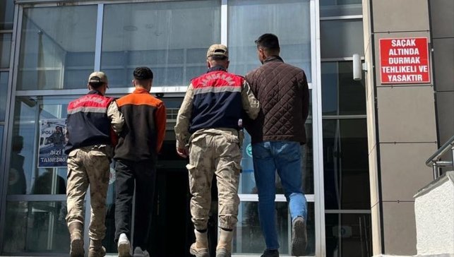 Bitlis'te 5 düzensiz göçmen yakalandı, 2 şüpheli tutuklandı