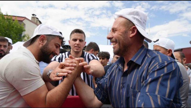 Sanayide usta, kalfa ve çıraklar bileklerini konuşturdu