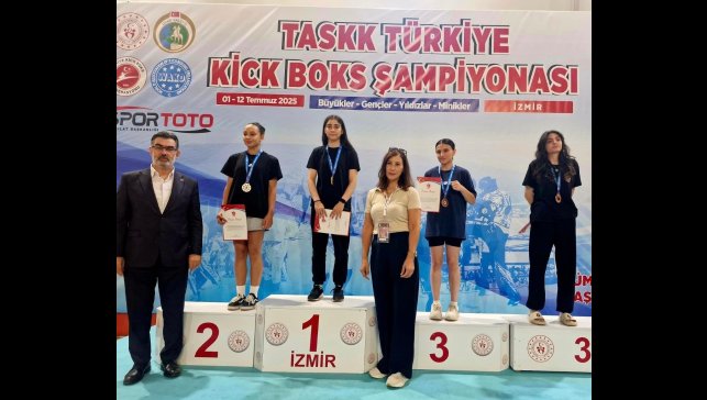 Bitlisli sporcular Kickboks Türkiye Şampiyonasında büyük başarı elde etti