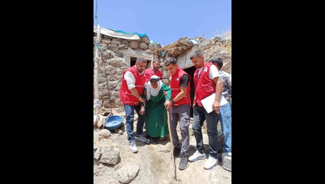 Patnos'ta 90 yaşındaki kadına Kızılay kucak açtı