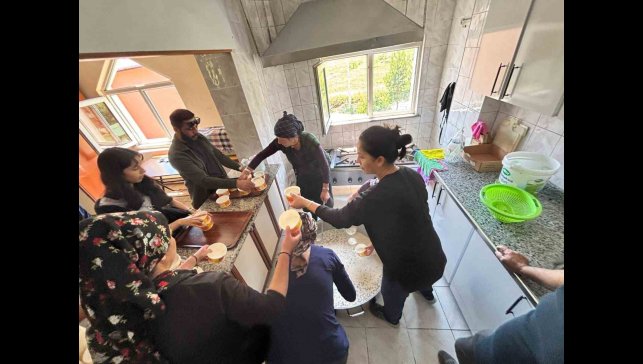 Damal'da cemevinde lokma ve aşure ikramı yapıldı