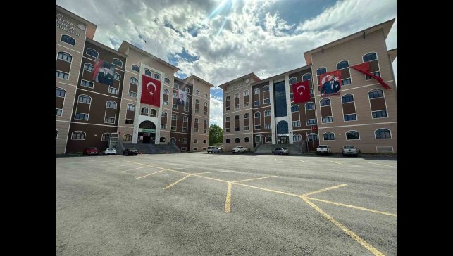 Ağrı'da 15 Temmuz için bin 24 okul ve kuruma Türk bayrağı asıldı