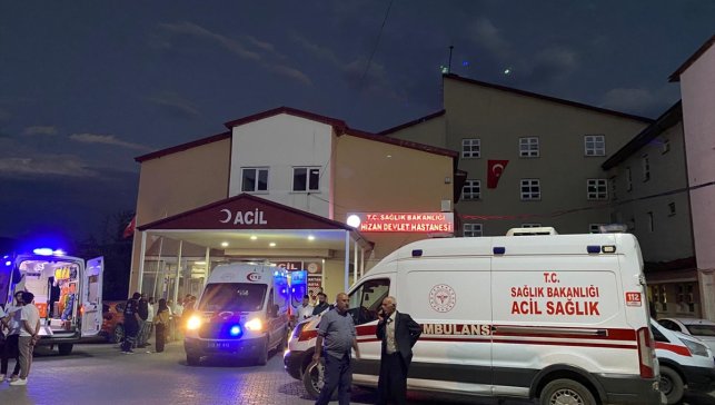 Bitlis'te tarım aracının devrilmesi sonucu 7 kişi yaralandı