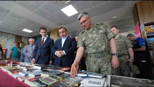 Erzincan'da 15 Temmuz Kitap ve Resim Sergisi'nin açılışı yapıldı