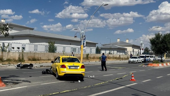 Ağrı'da taksi ile çarpışan motosikletteki karı koca hayatını kaybetti