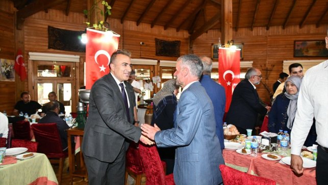 Erzurum ve Ardahan'da 15 Temmuz dolayısıyla gazi ve şehit yakınları onuruna yemek verildi